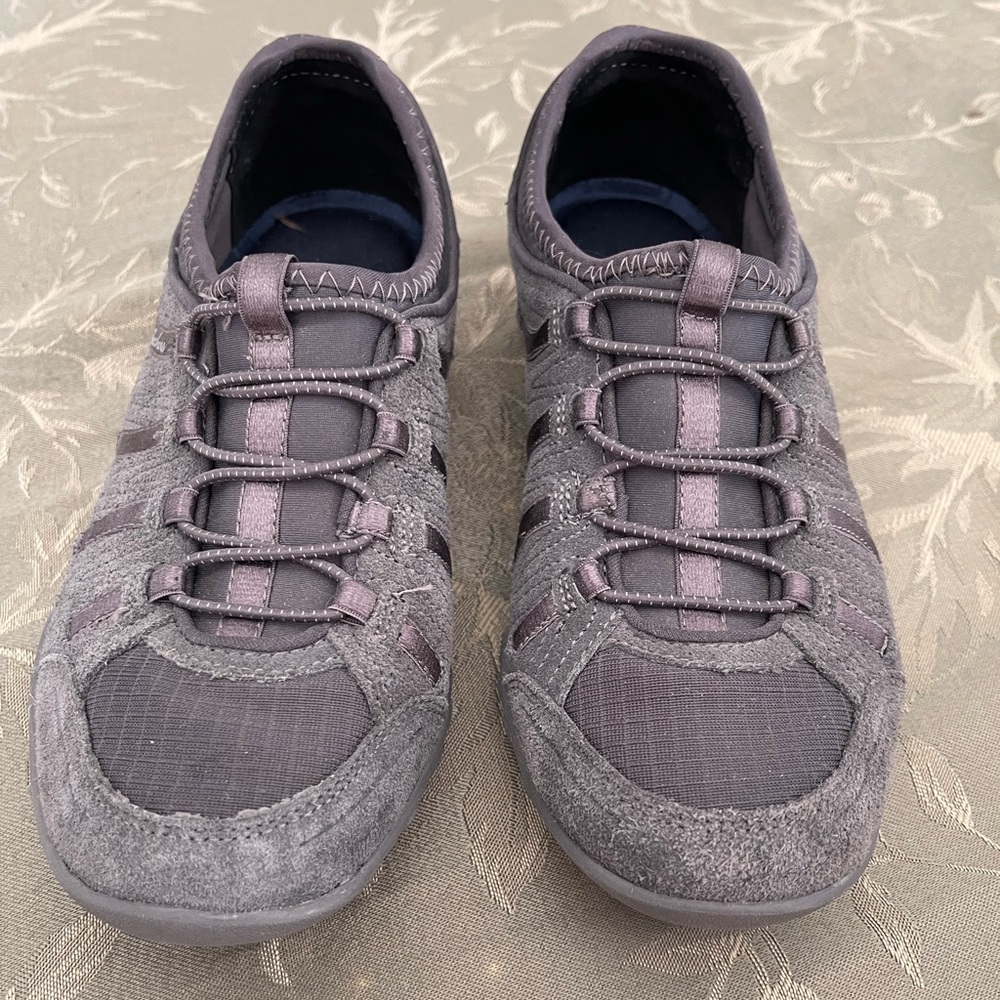 Skechers Leather Textile Upper Shoe - Gray.  Womens: 6.